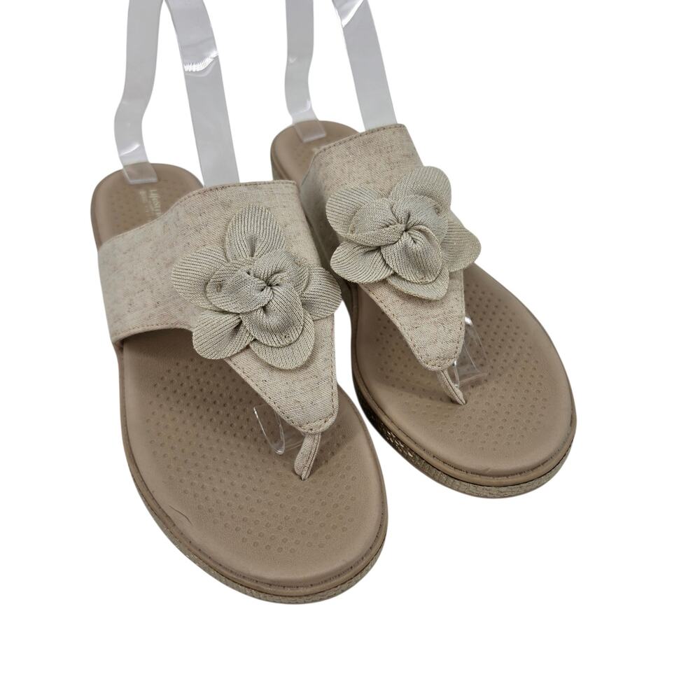 NWOT LifeStride x BZees Cream & Gold Bloom Platform Wedge Thong Sandals Size 9